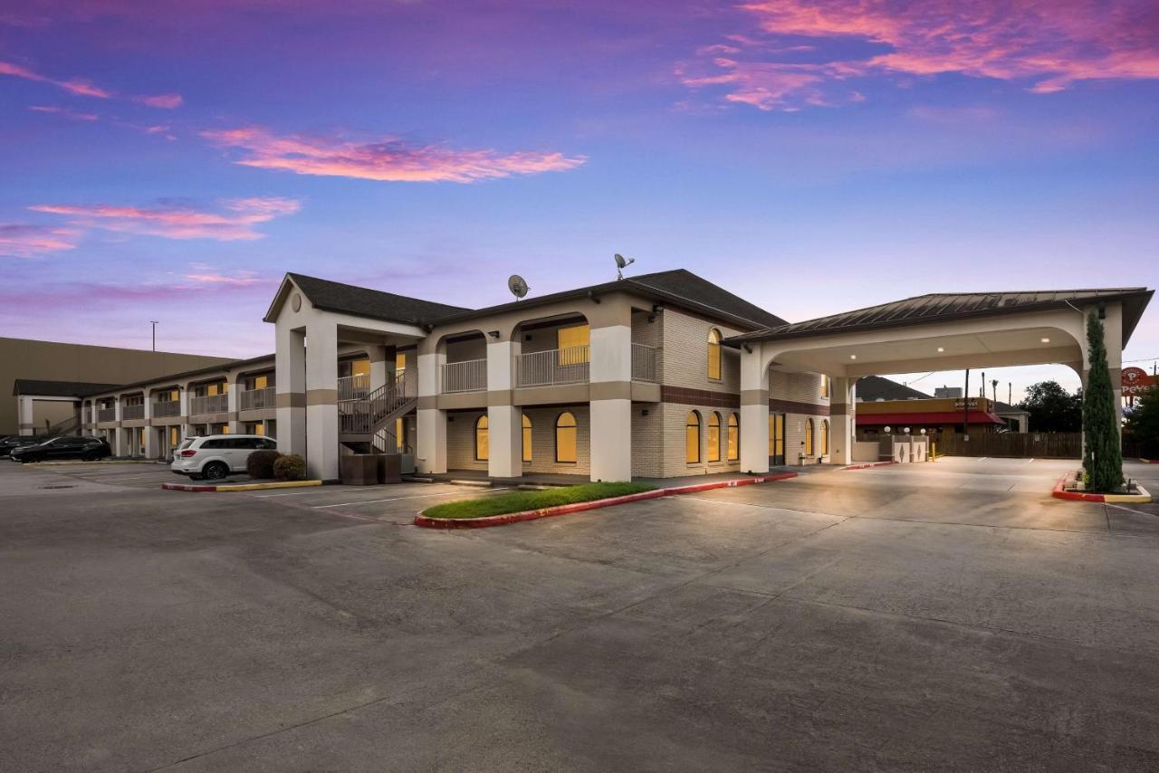 Surestay Hotel By Best Western Deer Park Exterior photo